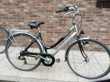 Petite annonce 107340 : �lo dame style hollandais 6 vitesses venturrelli ,28 pouces cadre alu 