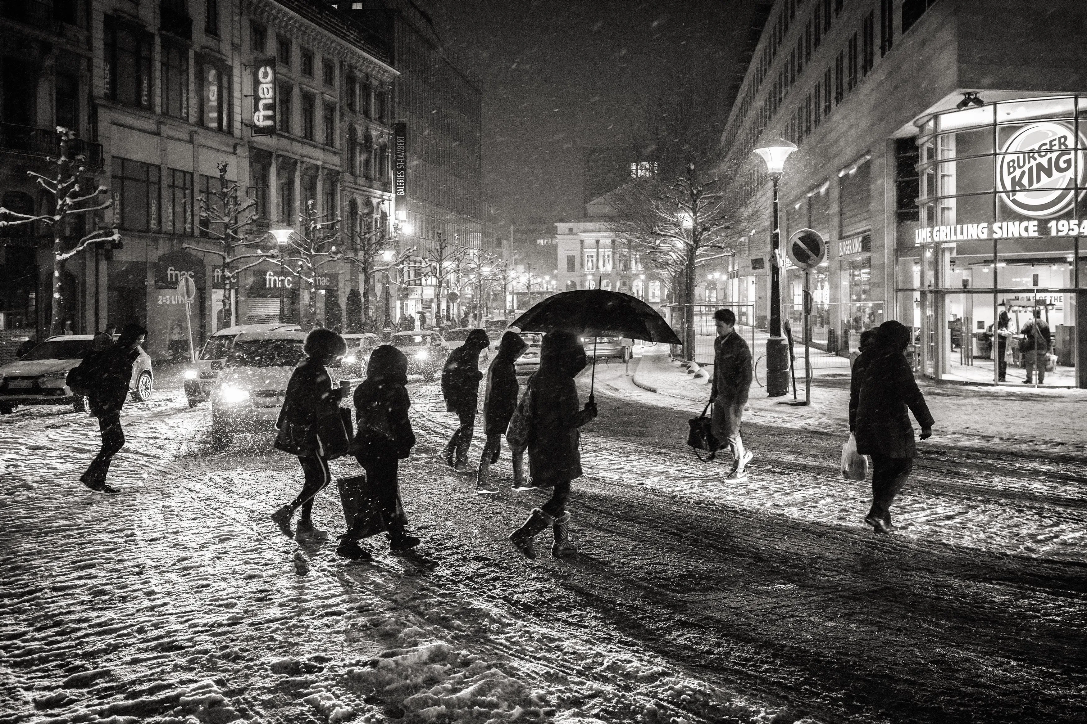 Crossing in the snow, Galeries Saint-Lambert, Liège